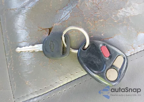 2001 Chevrolet Suburban 1500 Ls z USA, uszkodzony, nr VIN 3GNEC16T81G289220